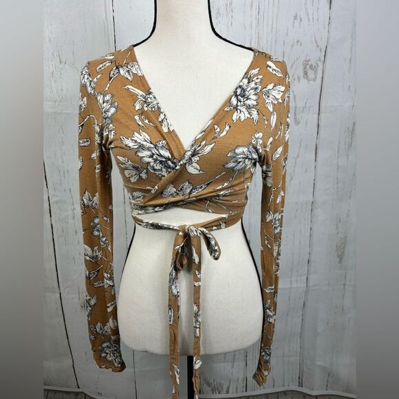‼️final must bundle‼️ Nasty Gal Wrap Cropped Top Tie Multifunctional Tan Floral - Picture 1 of 9